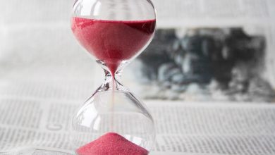 Can we Stop Biological Clock? How Aging Affects Fertility? 1 A photo of an hourglass signaling fertility and its time sensitivity
