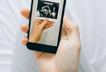 Freezing eggs - a Personal Account of the Experience 2 a woman hand watching ultrasound of freezing eggs