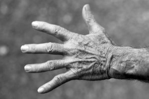 How Do Joints Age And Cause Joint Pain? 8 Proven Methods To Avoid Joint Pains. 3 hand joint pain image